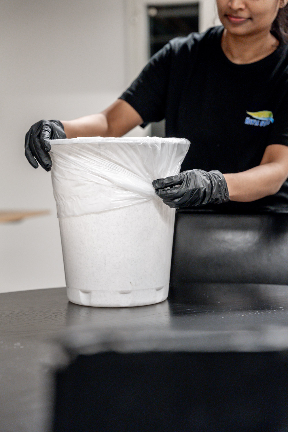 Medarbetare från Älvis Städ under städning